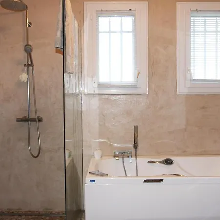 Beautiful In Lisle Sur Sorgue With Wifi Holiday home Les Vigneres