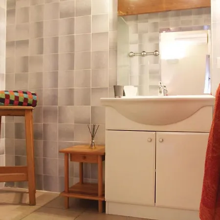 Holiday home Beautiful In Lisle Sur Sorgue With Wifi *