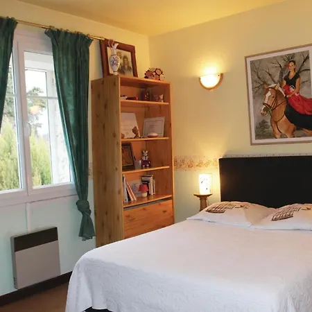 Holiday home Beautiful In Lisle Sur Sorgue With Wifi