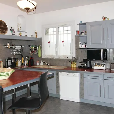 Holiday home Beautiful In Lisle Sur Sorgue With Wifi *
