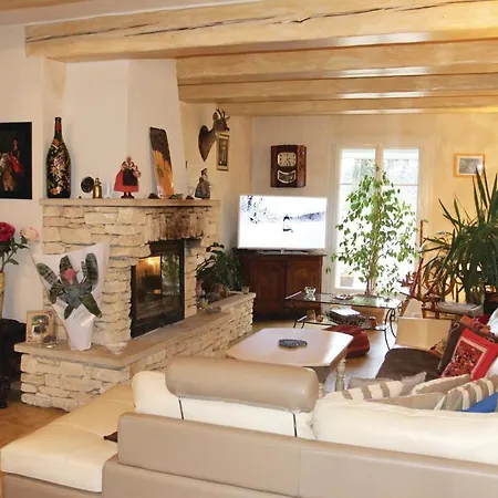 Beautiful In Lisle Sur Sorgue With Wifi Holiday home Les Vigneres