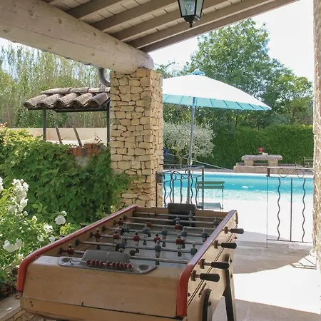 Beautiful In Lisle Sur Sorgue With Wifi Holiday home Les Vigneres