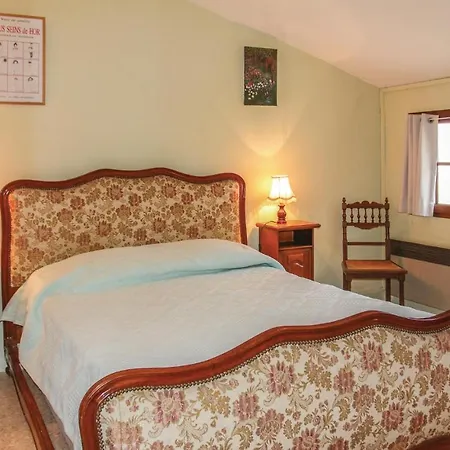 Holiday home Beautiful In Lisle Sur Sorgue With Wifi Les Vigneres