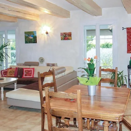 Beautiful In Lisle Sur Sorgue With Wifi Holiday home *