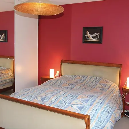 Four-bedroom In L'isle Sur Sorgue Hébergement de vacances *
