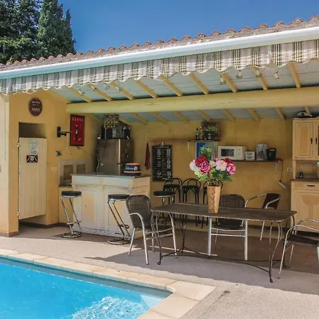 Four-bedroom In L'isle Sur Sorgue Hébergement de vacances Les Vignères