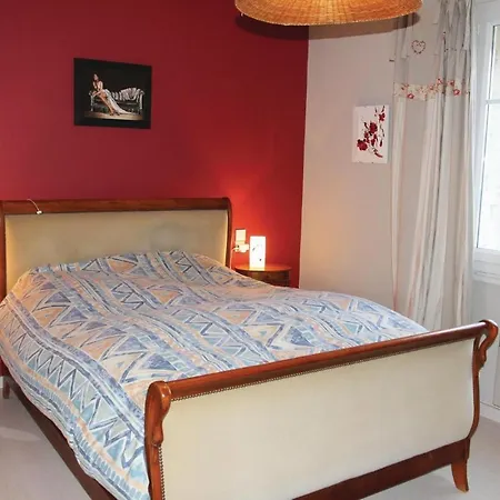 Four-bedroom In L'isle Sur Sorgue