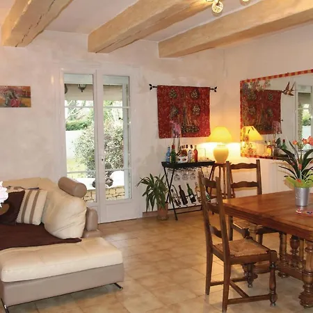 Four-bedroom In L'isle Sur Sorgue
